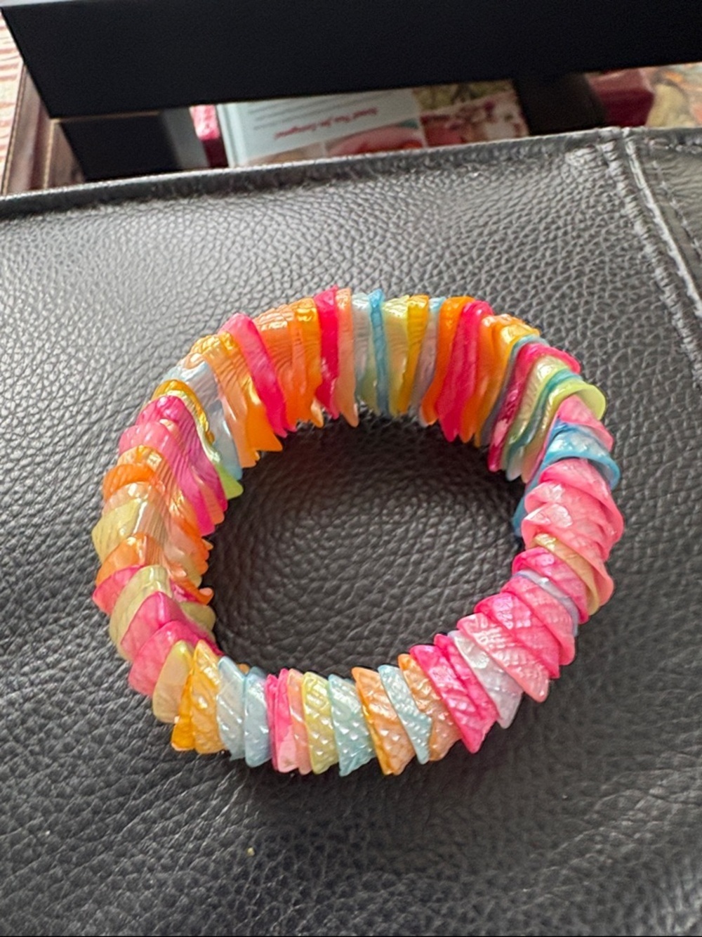 Handmade Multi-Color Conch Shell Stretch Bracelet - Vibrant Beach Style - Picture 6 of 7